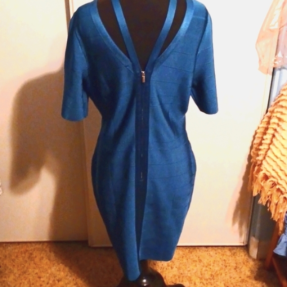 VENUS Bandage Dress - Picture 4 of 4